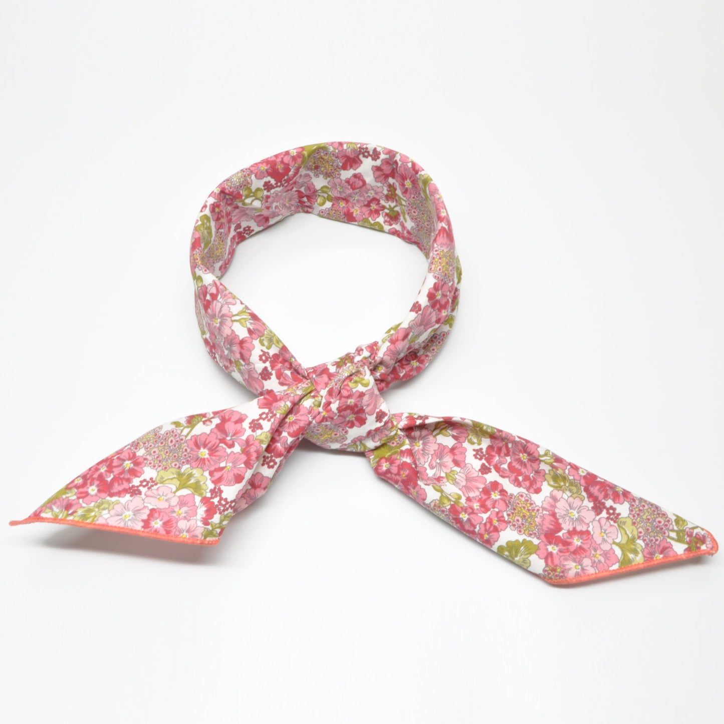 «English Garden Rød» | Bandana med Rosa og Røde Blomster | 100 % bomull | 63 x 63 cm
