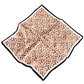 «Juni» | Hvit bandana med rosemønster | Silkeskjerf | 100 % Silke (53 x 53 cm)
