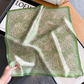 «Pampas» | Grønn bandana med hvitt mønster | Silkeskjerf | 100 % Silke (53 x 53 cm)
