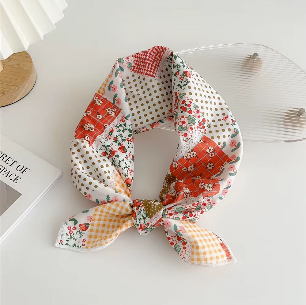 «Jordblomst» | Lys sommerlig bandana | 100% bomull | 58 x 58