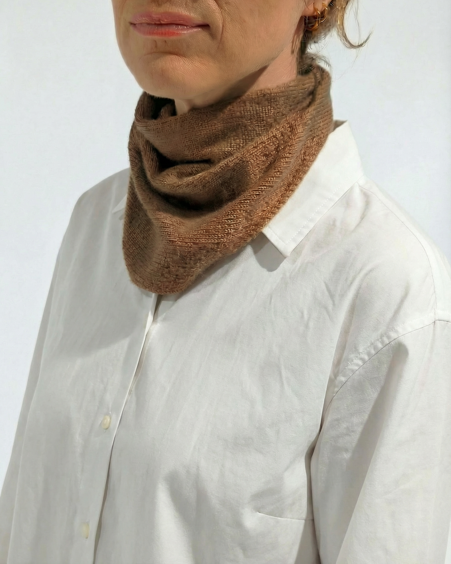 "Lysning" | Lysebrunt triangelskjerf | Ull og kasjmir (110x35)