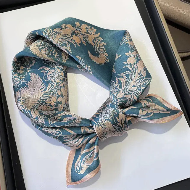 «Provence» | Silkeskjerf | Blå og rosa med mønster | 100 % Silke (53 x 53 cm)