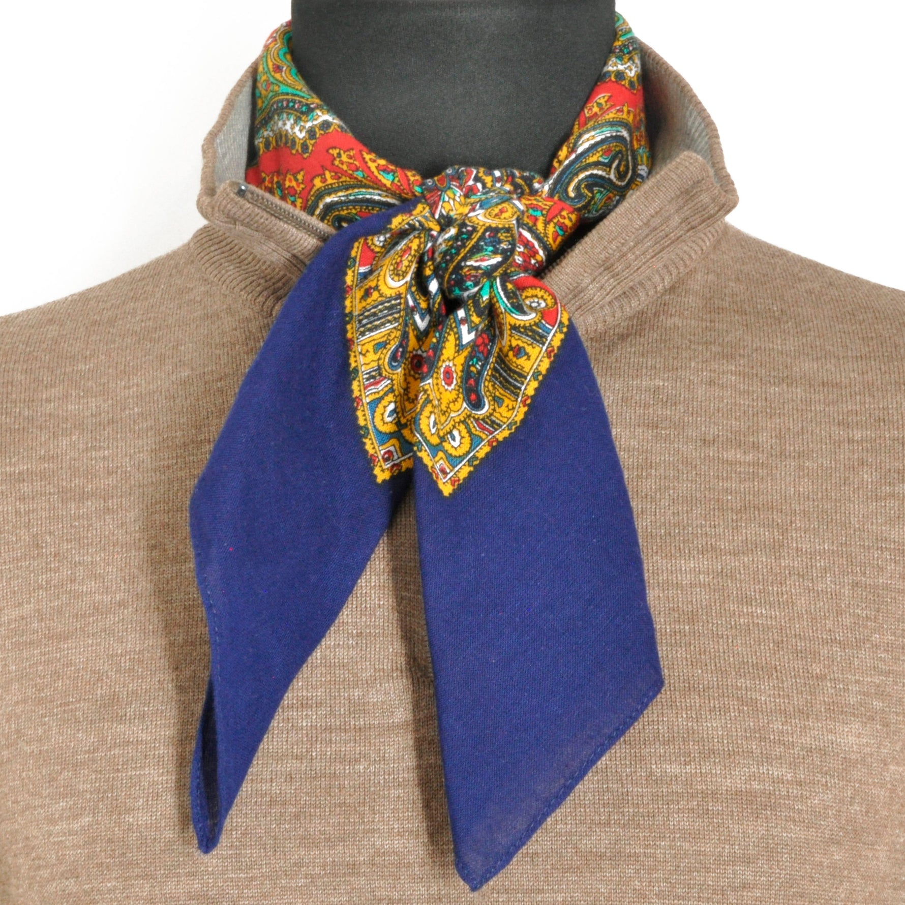 Bandana. Halstørkle med Paisley-mønster. Blå. 100 % bomull. Sløyfe.