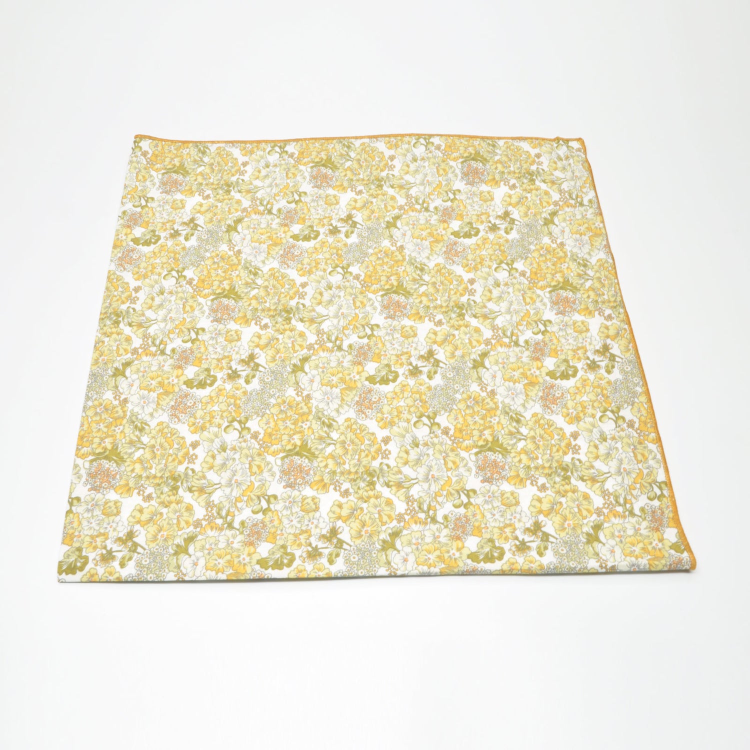 «English Garden Gul» | Lys Bandana med Blomstermønster | 100 % bomull | 63 x 63 cm