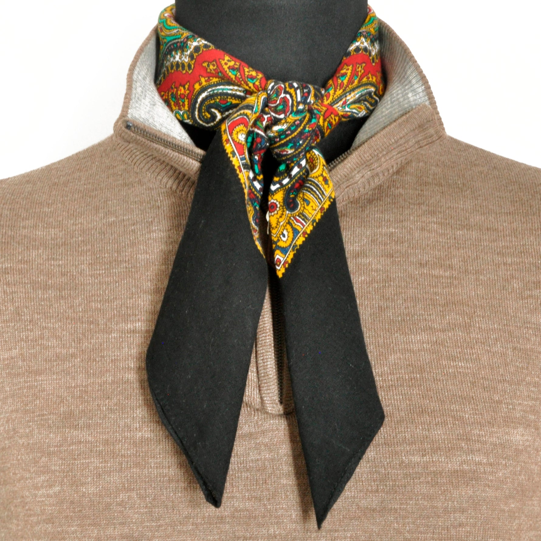 Bandana. Halstørkle med Paisley-mønster. Sort. 100 % bomull.