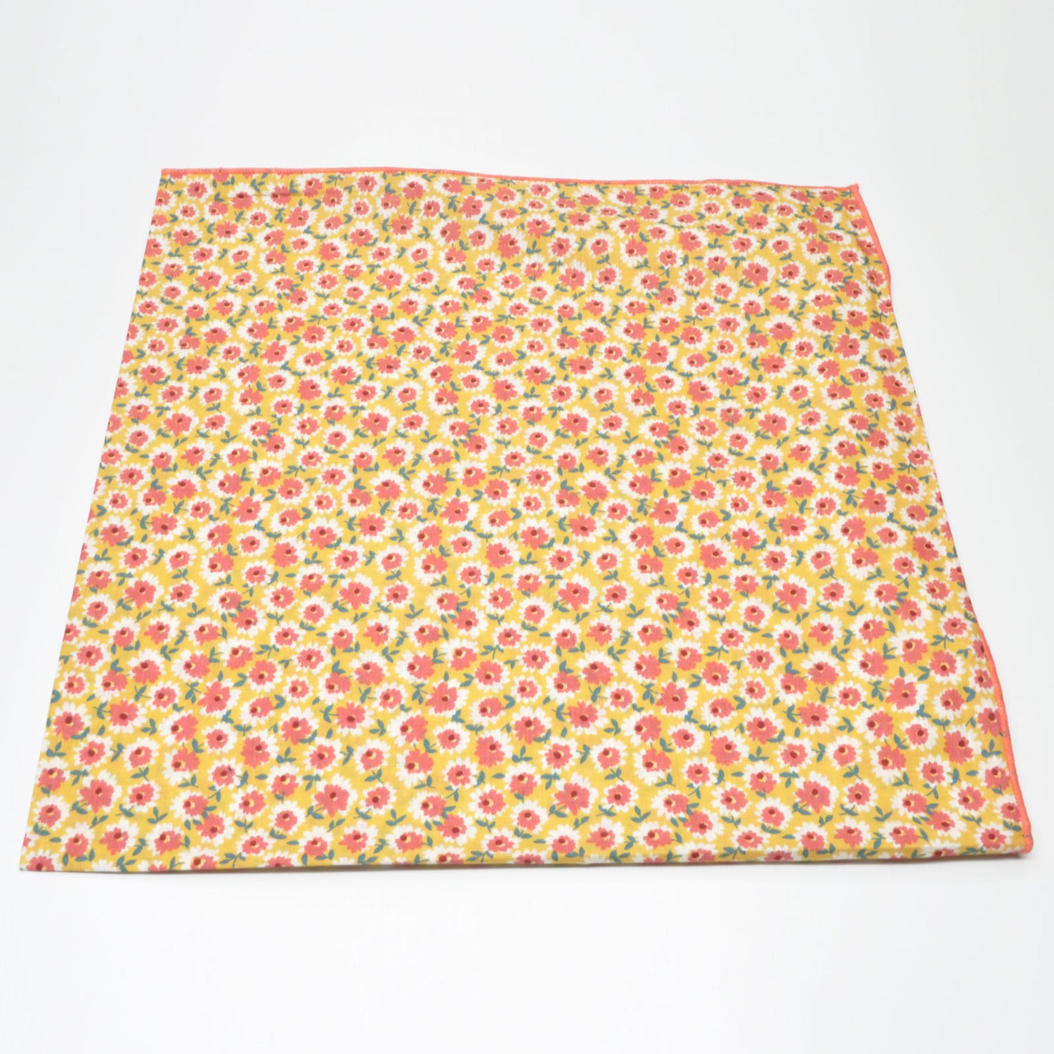 «Frognerparken Gul» | Gul Bandana med Røde Blomster | 100 % bomull | 63 x 63 cm