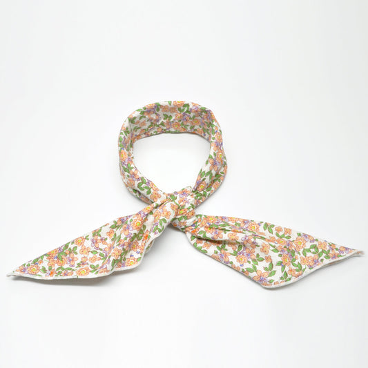 «Vårblomst Pastell» | Lys Bandana med Rosa Blomster | 100 % bomull | 63 x 63 cm