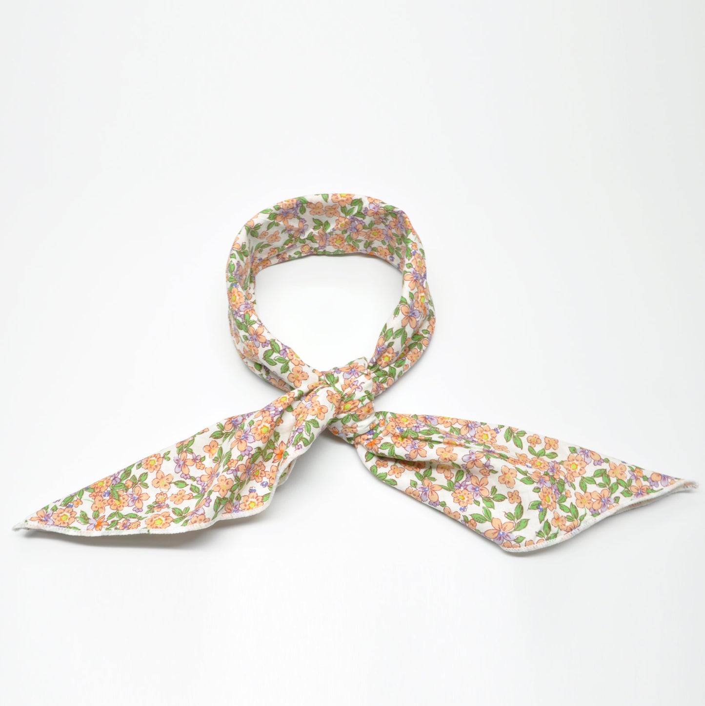 «Vårblomst Pastell» | Lys Bandana med Rosa Blomster | 100 % bomull | 63 x 63 cm