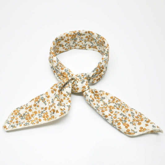 «Marigold Hvit» | Hvit Bandana med Gule Blomster | 100 % bomull | 63 x 63 cm