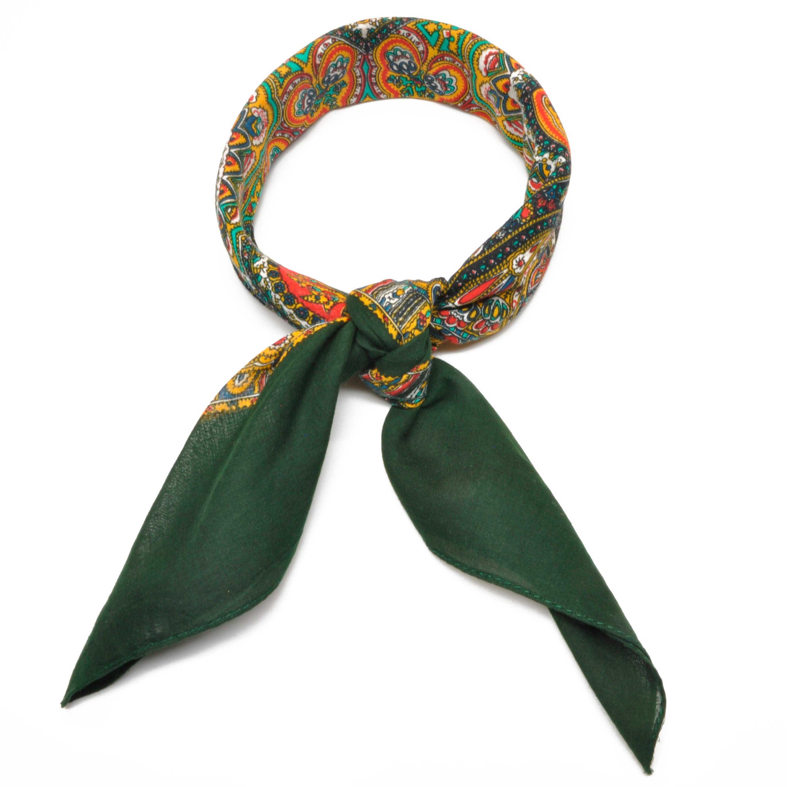 Bandana. Halstørkle med Paisley-mønster. Grønn. 100 % bomull. Sløyfe.