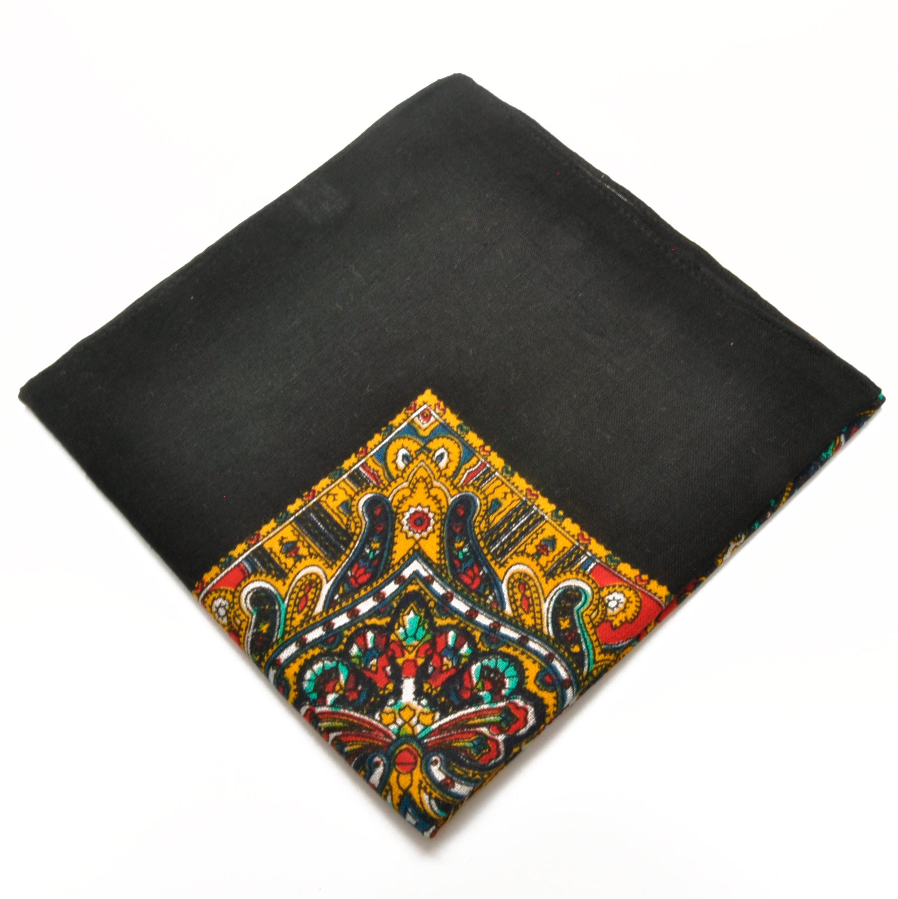 Bandana. Halstørkle med Paisley-mønster. Sort. 100 % bomull. Sløyfe.